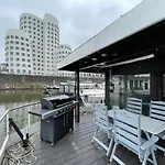 Hausboot Iron Franz- Entspannung Auf Dem Wasser