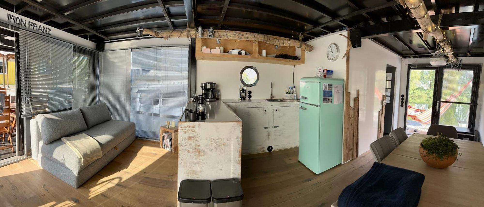 Botel Hausboot Iron Franz- Entspannung Auf Dem Wasser *