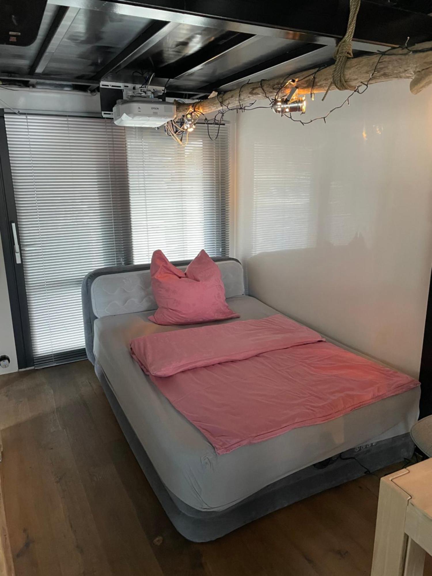 Botel Hausboot Iron Franz- Entspannung Auf Dem Wasser *