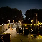 Hausboot Iron Franz- Entspannung Auf Dem Wasser