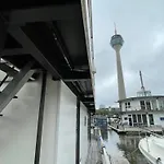 Hausboot Iron Franz- Entspannung Auf Dem Wasser