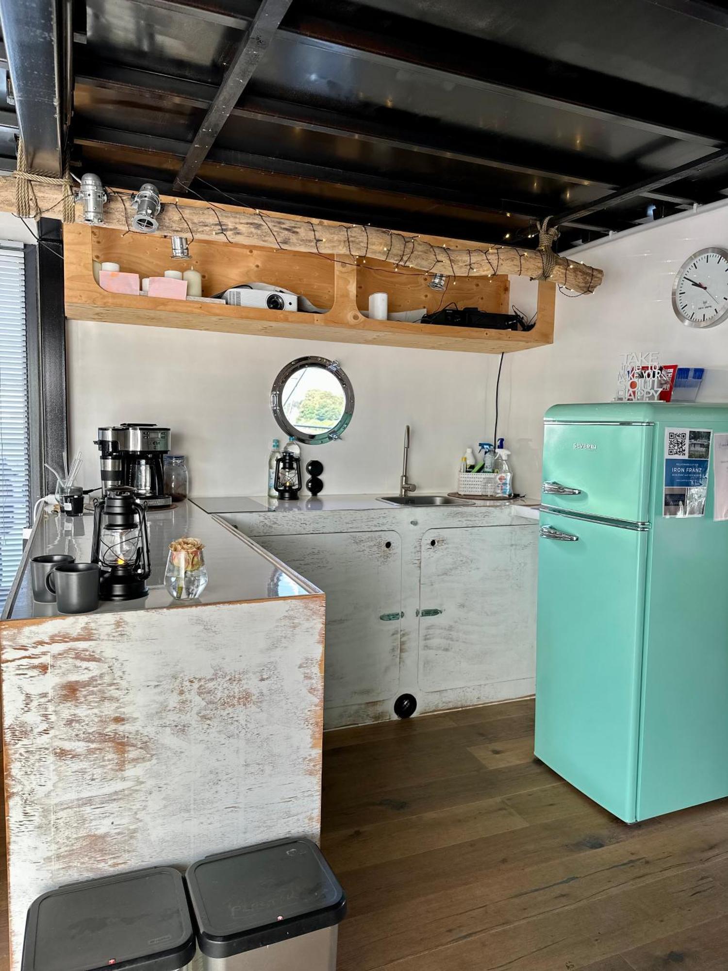 Hausboot Iron Franz- Entspannung Auf Dem Wasser * Düsseldorf